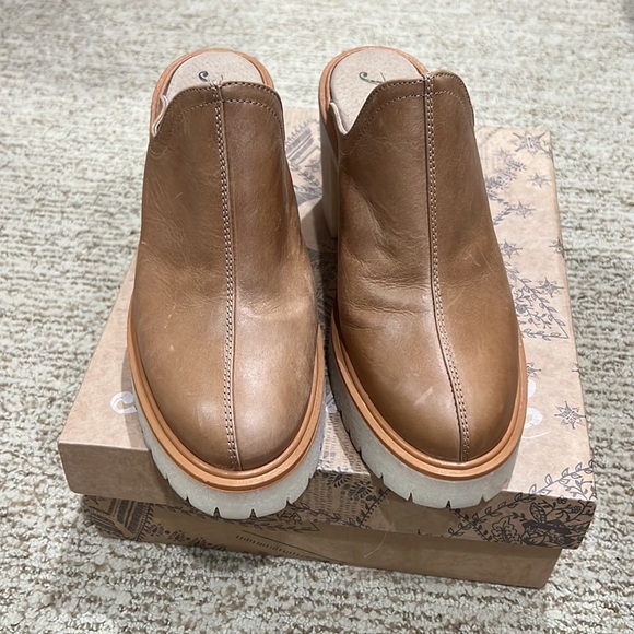 Free People Clogs - Picture 2 of 11